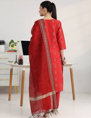 women ethnic motifs printed regular kurta with trousers & with dupatta 4