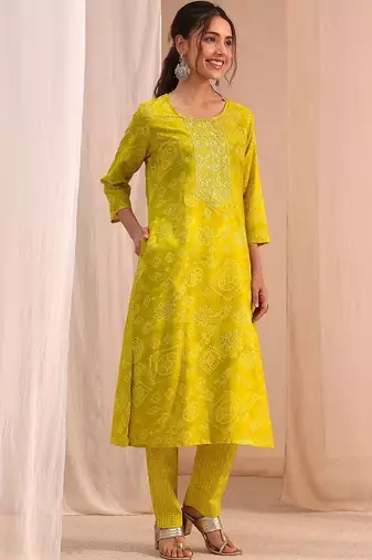 women bandhani printed regular thread work kurta with trousers & with dupatta