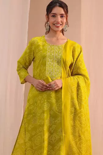 women bandhani printed regular thread work kurta with trousers & with dupatta