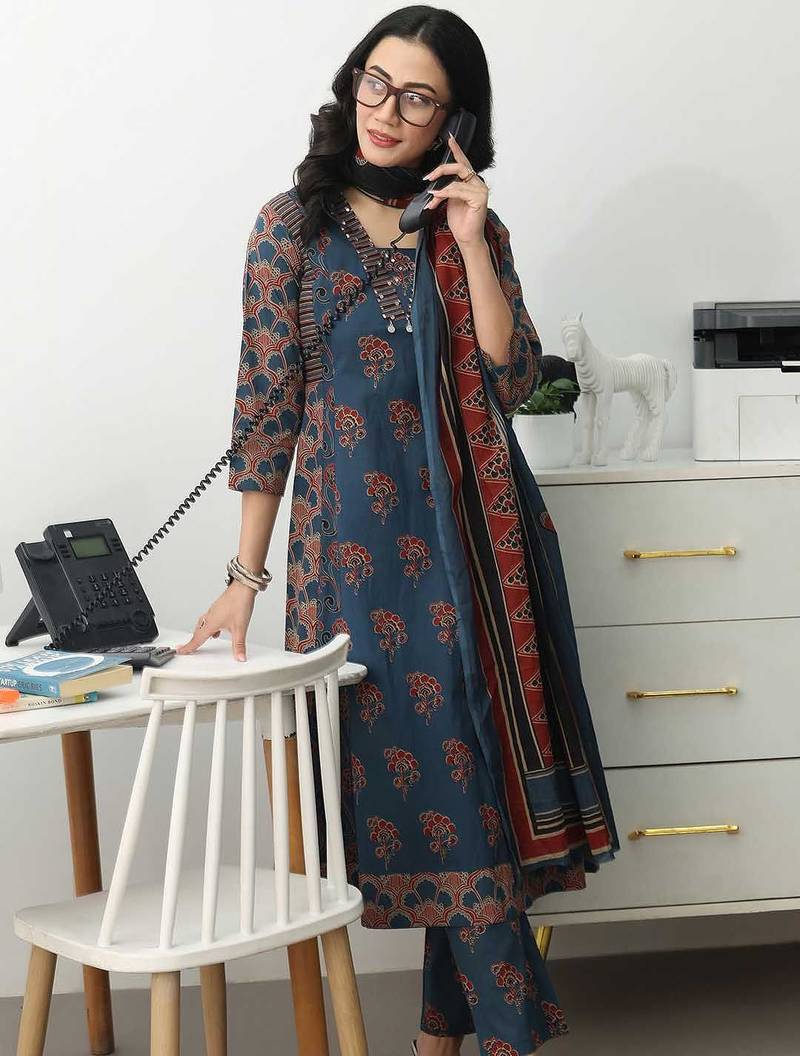 women ethnic motifs printed regular cotton blend kurta with trousers & with dupatta