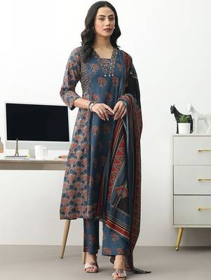women ethnic motifs printed regular cotton blend kurta with trousers & with dupatta 2