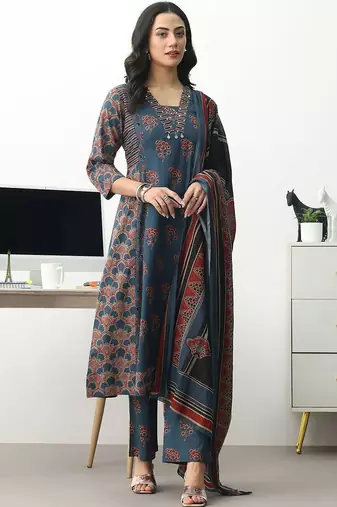 women ethnic motifs printed regular cotton blend kurta with trousers & with dupatta