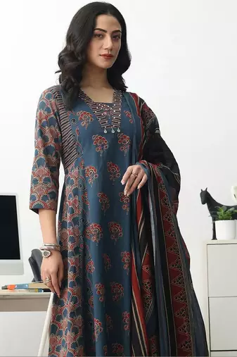 women ethnic motifs printed regular cotton blend kurta with trousers & with dupatta