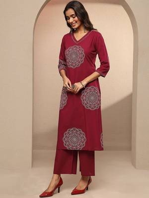 women ethnic motifs printed regular thread work kurta with trousers & with dupatta 3