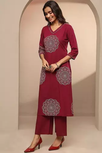 women ethnic motifs printed regular thread work kurta with trousers & with dupatta