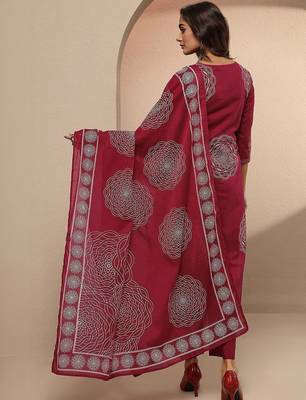 women ethnic motifs printed regular thread work kurta with trousers & with dupatta 4
