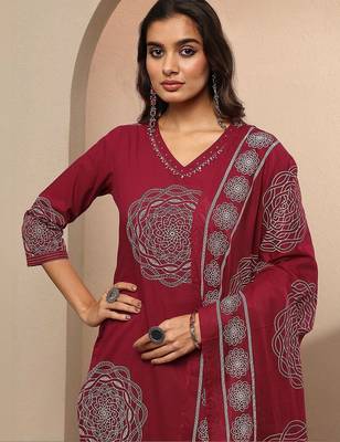 women ethnic motifs printed regular thread work kurta with trousers & with dupatta 7