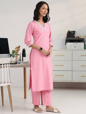 women ethnic motifs printed regular cotton blend kurta with trousers & with dupatta 3