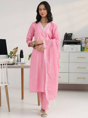 women ethnic motifs printed regular cotton blend kurta with trousers & with dupatta 5