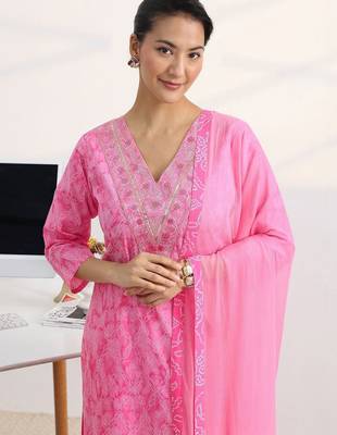 libas pink bandhani print straight suit set with dupatta 4