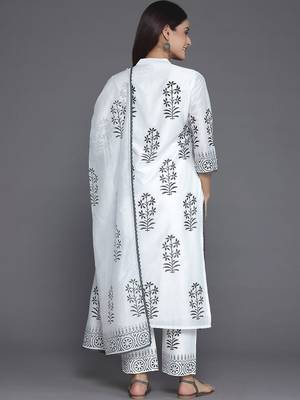 women floral printed regular kurta with trousers & with dupatta 3