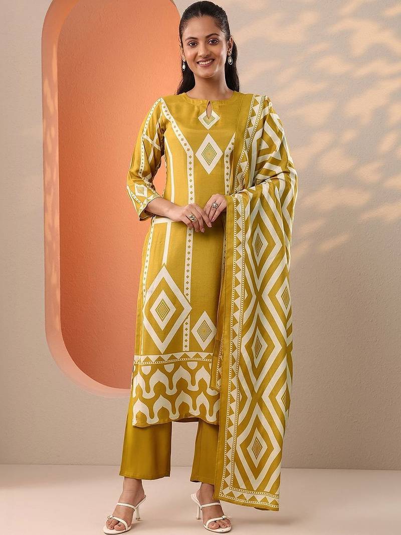 women printed regular kurta with trousers & with dupatta