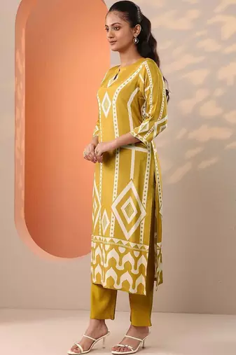 women printed regular kurta with trousers & with dupatta