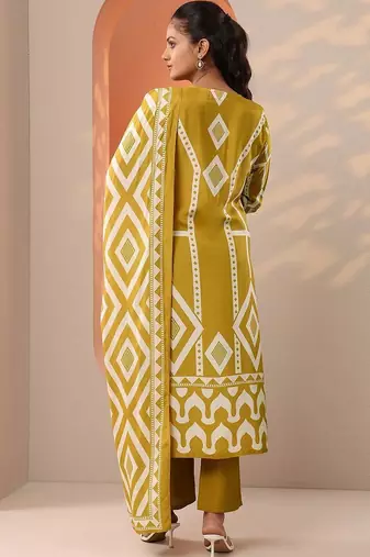 women printed regular kurta with trousers & with dupatta