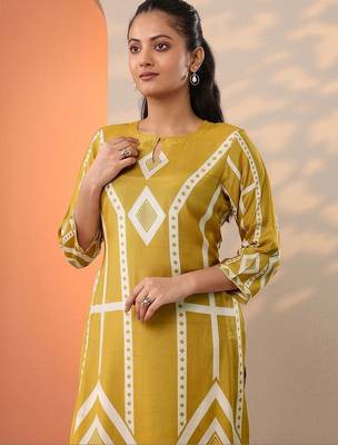 women printed regular kurta with trousers & with dupatta 5
