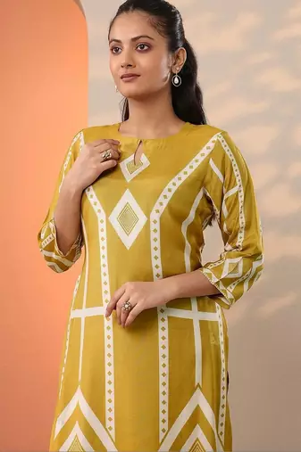 women printed regular kurta with trousers & with dupatta