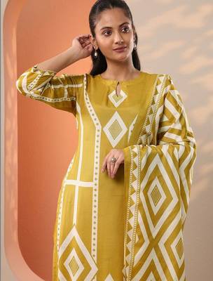 women printed regular kurta with trousers & with dupatta 7
