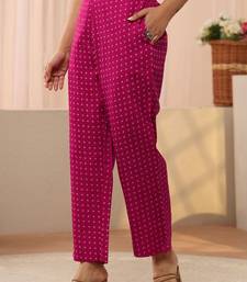 women floral printed regular kurta with trousers & with dupatta