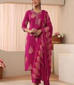women floral printed regular kurta with trousers & with dupatta