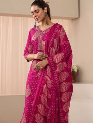 women floral printed regular kurta with trousers & with dupatta 3