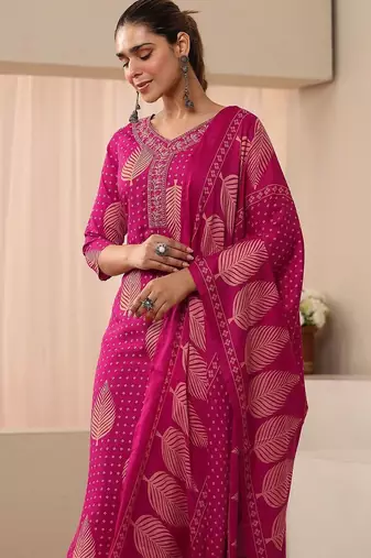 women floral printed regular kurta with trousers & with dupatta