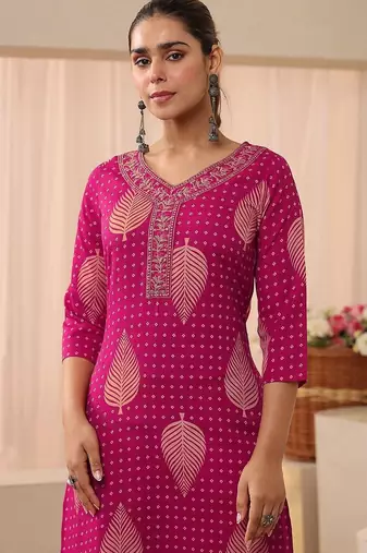 women floral printed regular kurta with trousers & with dupatta