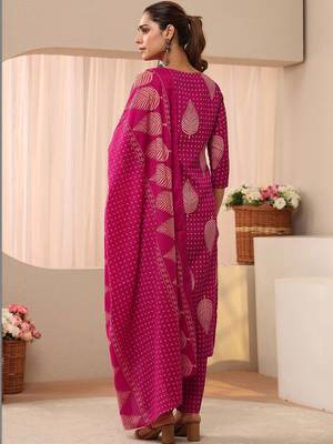 women floral printed regular kurta with trousers & with dupatta 5