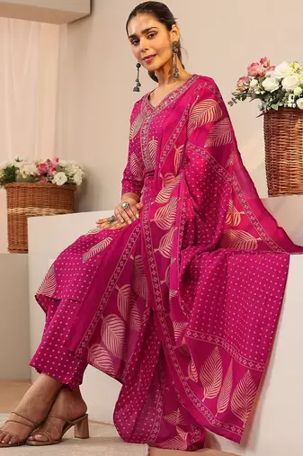 women floral printed regular kurta with trousers & with dupatta