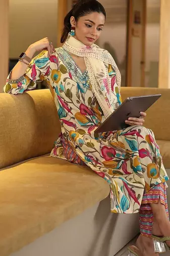 women floral printed regular thread work kurta with trousers & with dupatta