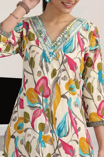 women floral printed regular thread work kurta with trousers & with dupatta