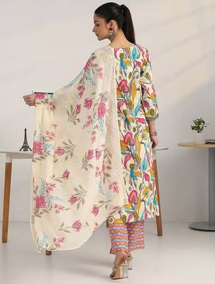 women floral printed regular thread work kurta with trousers & with dupatta 4