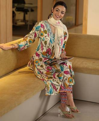 women floral printed regular thread work kurta with trousers & with dupatta 5