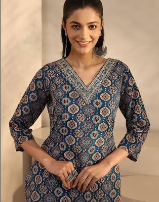 women ethnic motifs printed regular kurta with trousers & with dupatta 5