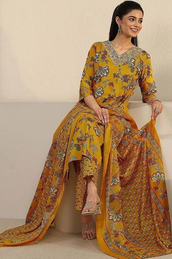 women floral printed regular thread work kurta with trousers & with dupatta