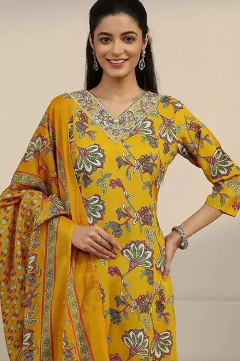 women floral printed regular thread work kurta with trousers & with dupatta
