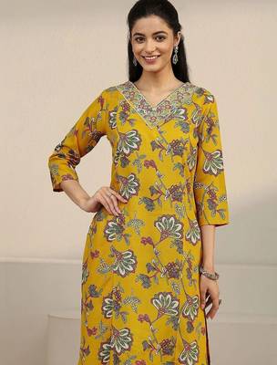 women floral printed regular thread work kurta with trousers & with dupatta 5