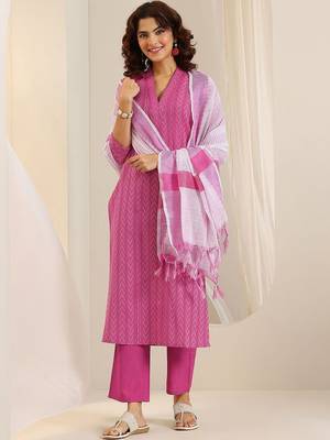 women ethnic motifs printed regular kurta with trousers & with dupatta 1