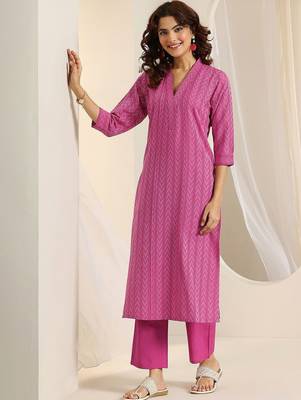 women ethnic motifs printed regular kurta with trousers & with dupatta 3