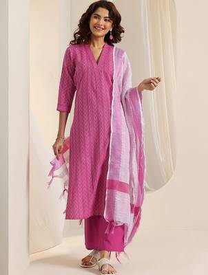 women ethnic motifs printed regular kurta with trousers & with dupatta 5