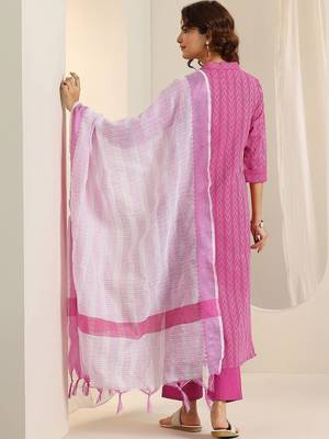 women ethnic motifs printed regular kurta with trousers & with dupatta 6