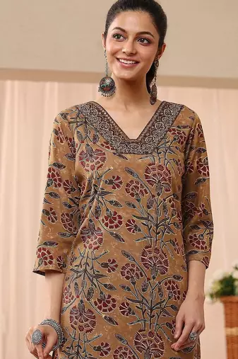 women floral printed regular thread work kurta with trousers & with dupatta