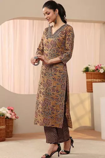 women floral printed regular thread work kurta with trousers & with dupatta