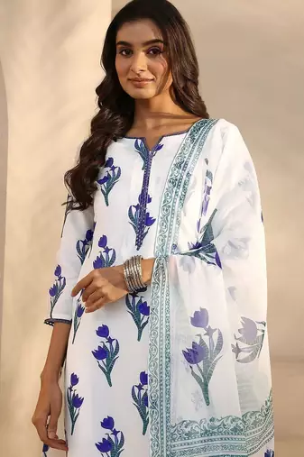 women floral printed regular kurta with trousers & with dupatta