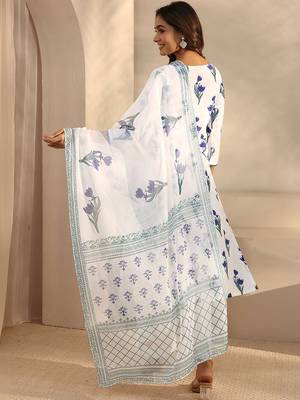 women floral printed regular kurta with trousers & with dupatta 4