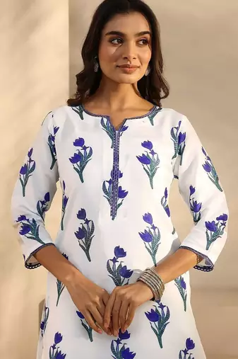 women floral printed regular kurta with trousers & with dupatta
