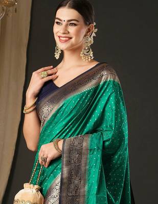 Green ethnic motifs silk blend designer banarasi saree 4