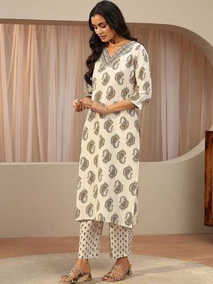 off white paisley printed cotton blend straight suit set 5
