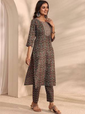 women ethnic motifs printed regular thread work kurta with trousers & with dupatta 3