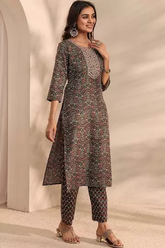 women ethnic motifs printed regular thread work kurta with trousers & with dupatta