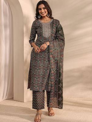 women ethnic motifs printed regular thread work kurta with trousers & with dupatta 5